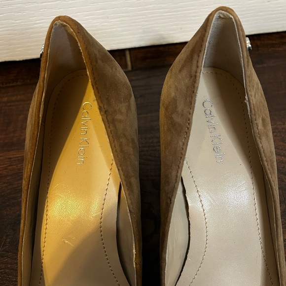 NEW Calvin Klein Shelley Peep Toe Suede Camel Tan Cork Comfort Wedge Shoe 7.5 M - Picture 5 of 10